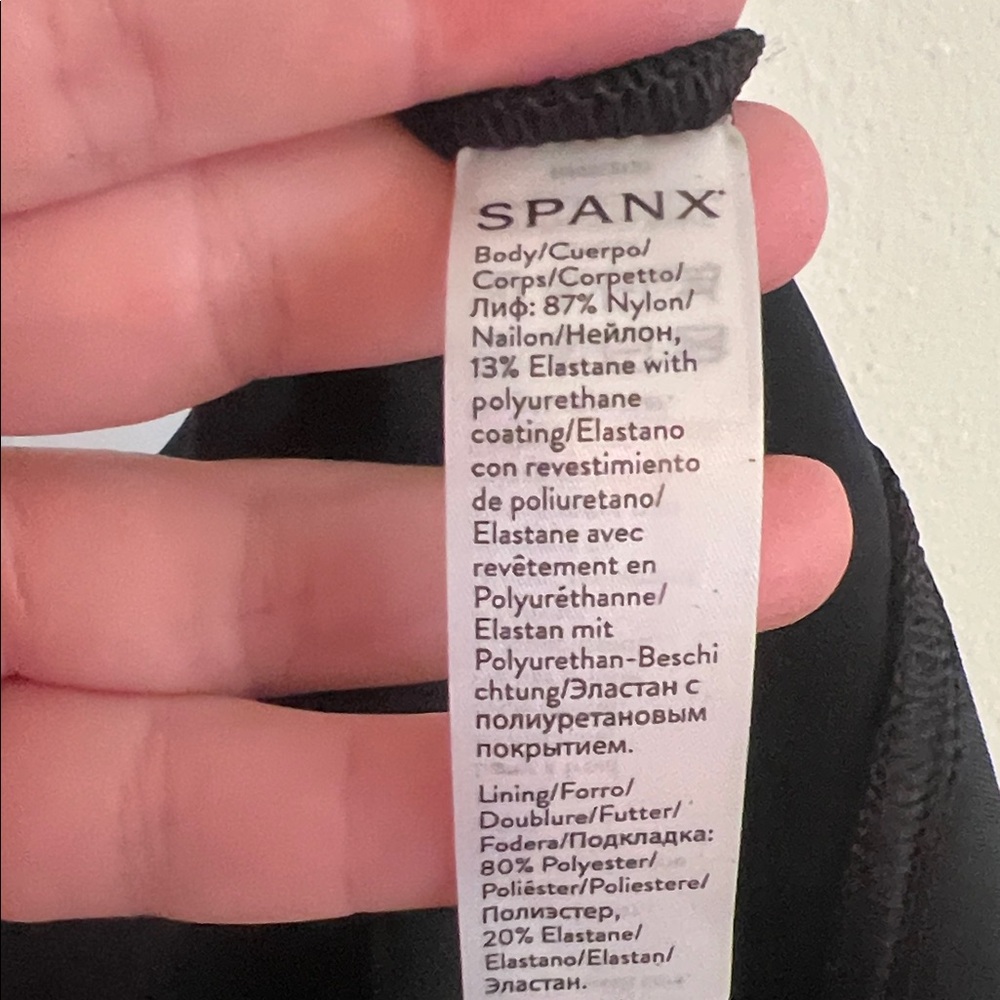 SPANX Faux Leather Camo Legging Matte Black Camo Size Small NWT - Picture 8 of 8